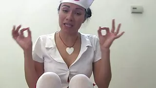 Dude თითების და ენა მოუტანა ტრაკი გოგონა ცემა