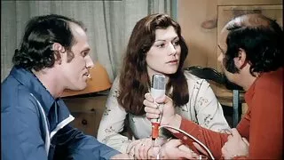 ლამაზი lesbians სიამოვნებით ერთმანეთს და გაცვლა კუნილინგუსი