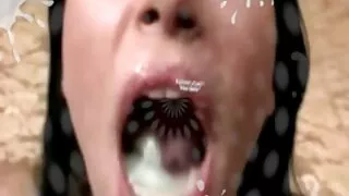 Slutty დედა აფრინდა მისი panties და აცდუნა მისი შვილი sex