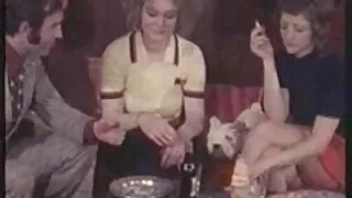ვნება ბუნება გამოდის და გოგონა licks მისი მეგობრის pussy
